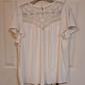 Torrid White Floral Embroidered Blouse